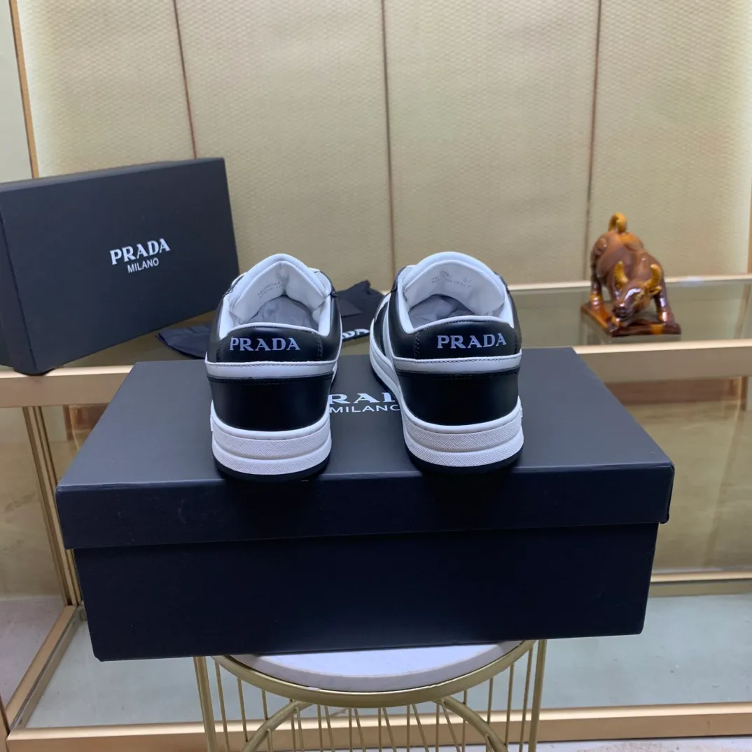 💰660.巜PRADA》Prada: Top 🔝purchasing agent🔍🔍The latest men’s counters are on sale simultaneously, high-quality original calfskin imported from Italy 🇮🇹. Brand logo* (prominent·high-end·noble·class·) exquisite workmanship (imported from Italy🇮🇹 Sole: Original sole provided by the original factory, ⚠️exclusive double-layer activity, TPR rubber, combination outsole; super comfortable, wear-resistant, non-slip, environmentally friendly🌳🌳🌳, real shot🎬The real thing is more beautiful🔍🔍 (high quality, follow the order) code number 38 to 44 (.45 customized)